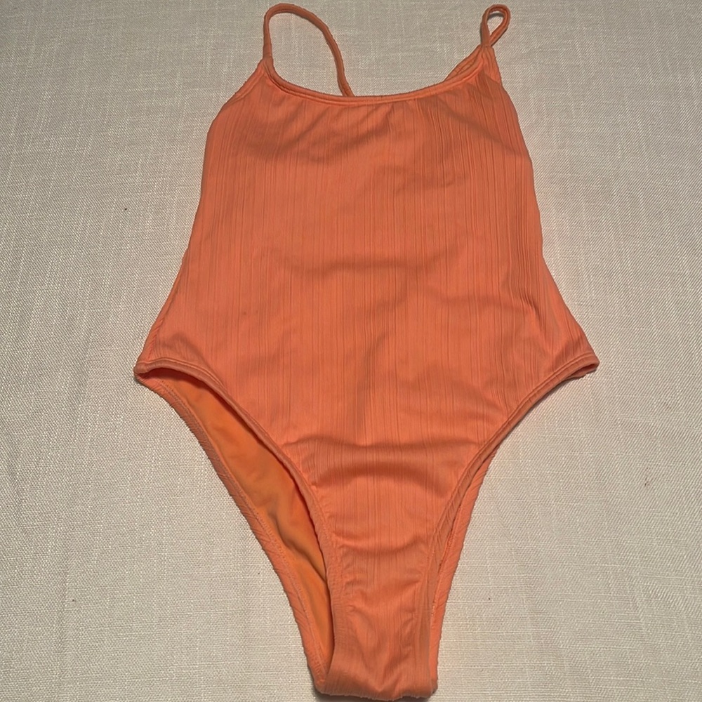 NEW. Size medium but probably can fit as a medium or small